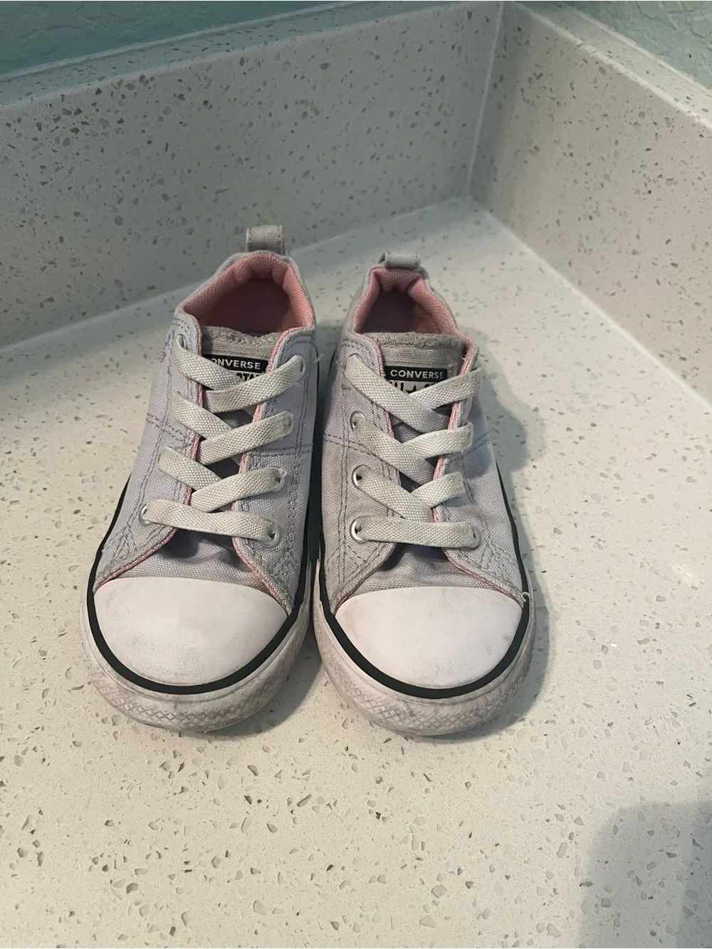 Converse Kids Low-Top Sneakers in Light purple with Pink Lining